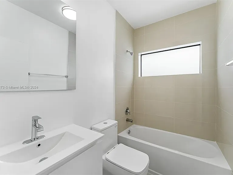 Maini bathroom