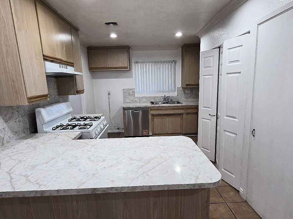 1st image of 424 N Cerritos Ave