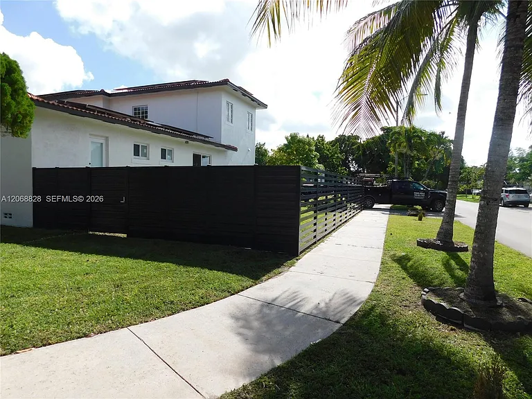 1851 NW 32nd Ave #B31 — Photo 3