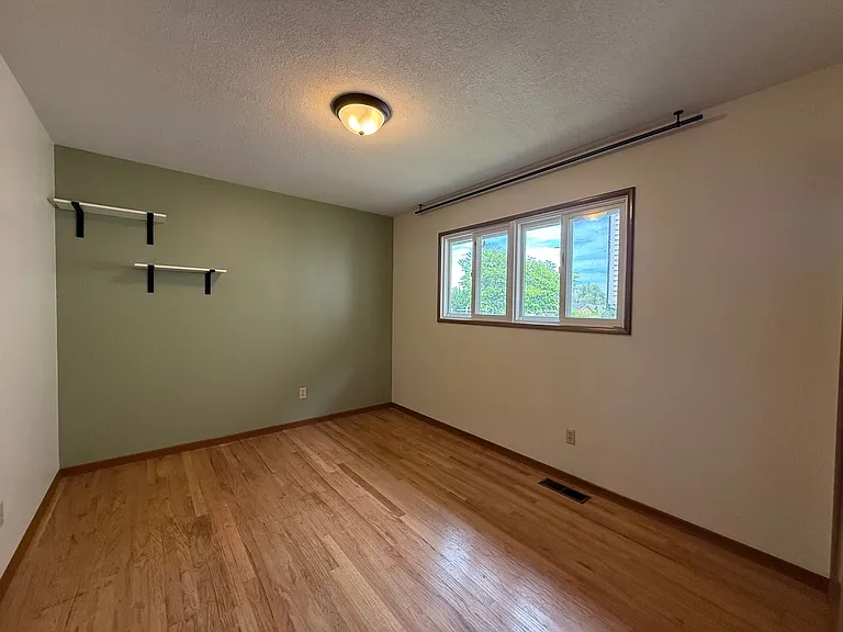11820 SW Belmont Ter — Photo 12