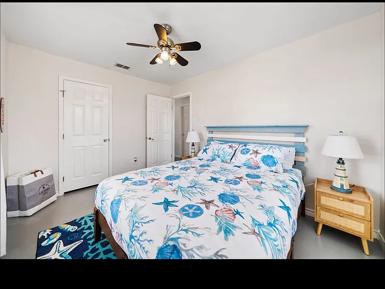 813 Oriole St — Photo 16