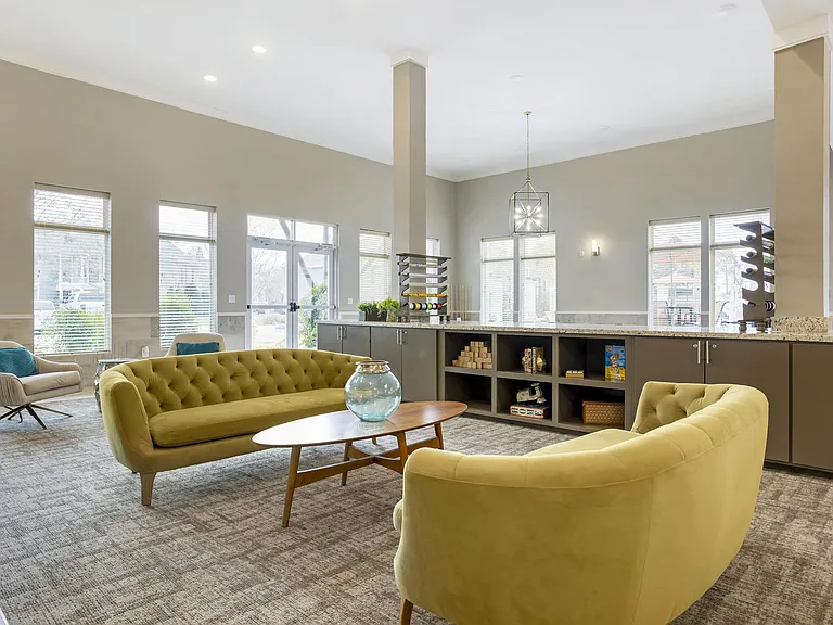 La Veranda at Polly Lane Apartments — Photo 11