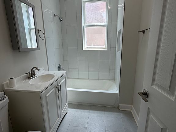 4th image of 6327 S Artesian Ave Unit 2