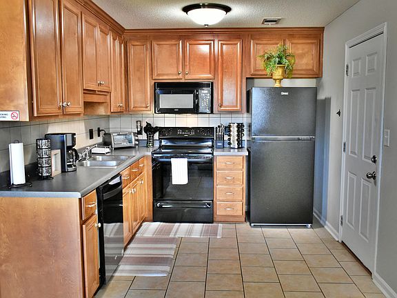 The kitchen is fully equipped with all the necessities and more. Enjoy complimentary snacks, water, coffee, tea, and condiments upon arrival.