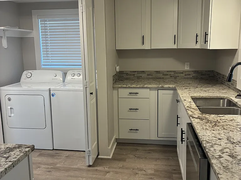 1525 Cliff St — Photo 5