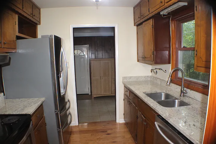 409 Willow Ave — Photo 6