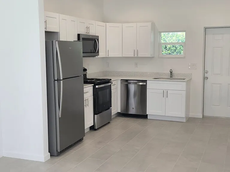 1150 Rahway St E — Photo 8