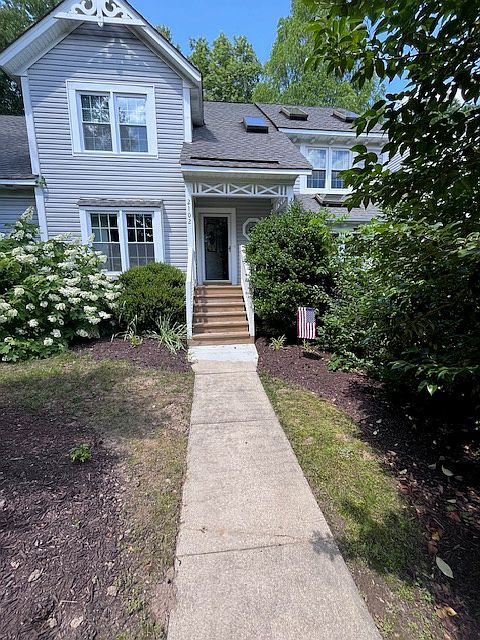 Front townhouse entrance
