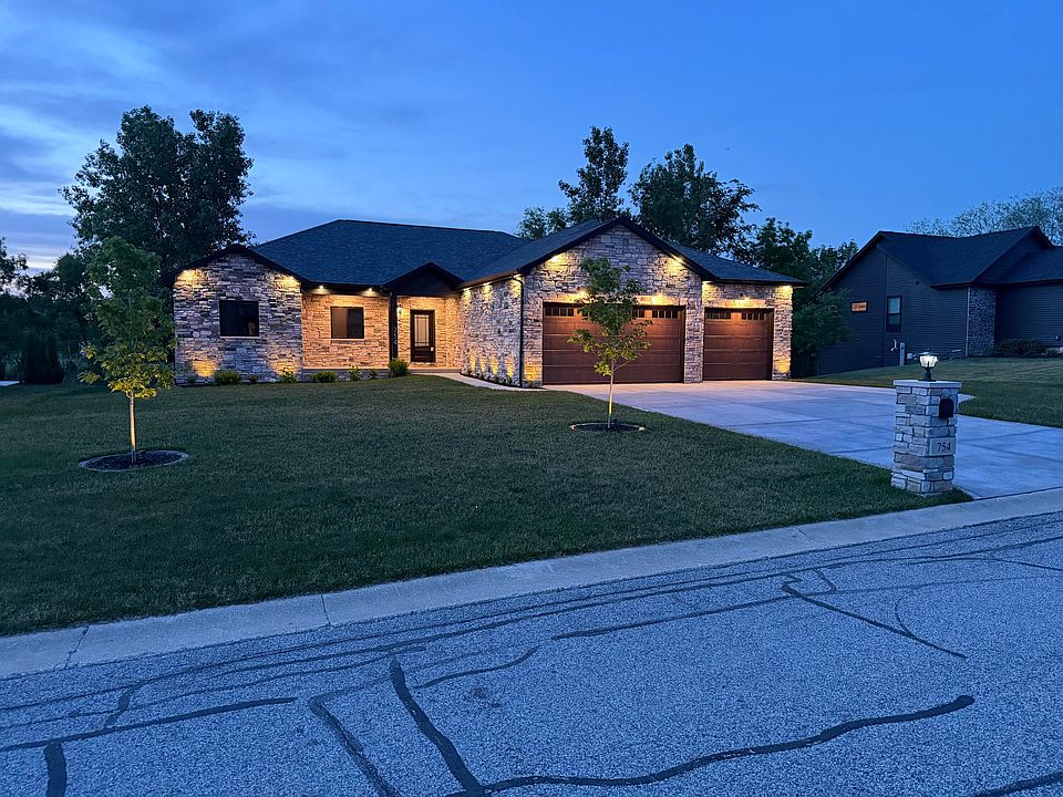 1st image of 754 Cirque Dr