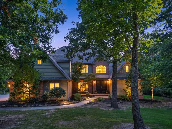 3480 N McArthur Ct, Fayetteville, AR 72703