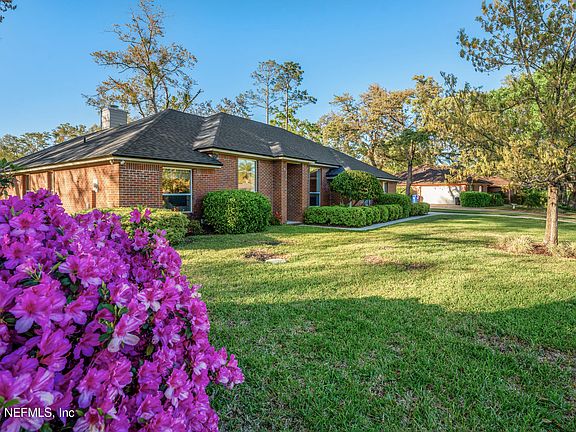 3rd image of 1556 GREENRIDGE Circle W