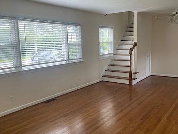 3rd image of 3001 Cape Henry Dr