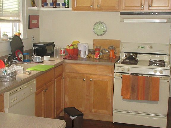 5th image of 264 Carpenter Ave