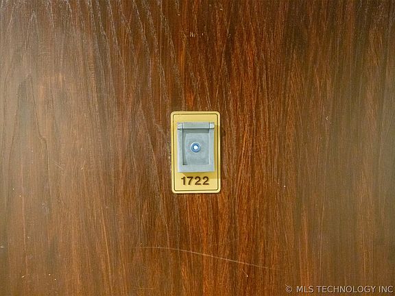 5th image of 410 W 7th St APT 1722