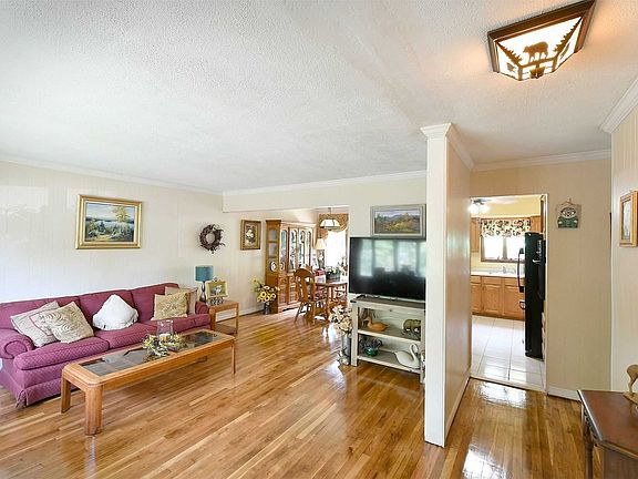 5th image of 9 Lark Ct