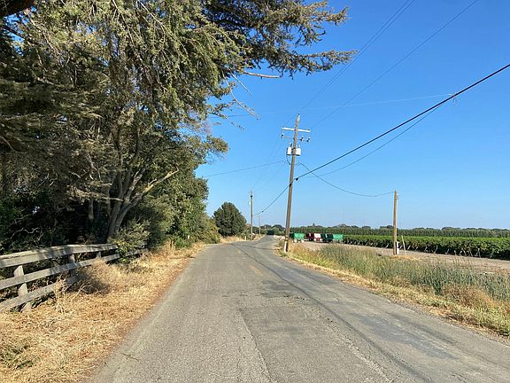 4th image of 823 W Sutter Island Cross Rd