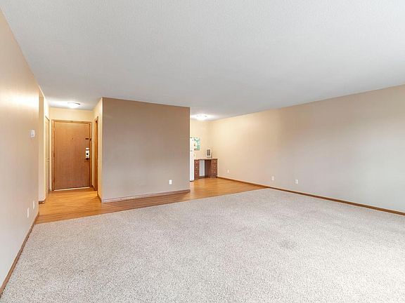 5th image of 840 W 65th St APT 207