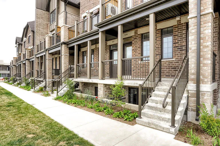 2 bed, 2.5 bath, 1158 sqft, $2,600 — Photo 3