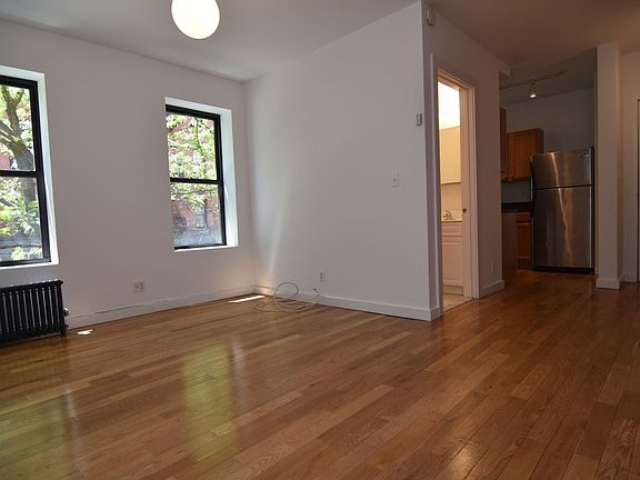 4th image of 141 Wadsworth Ave #5