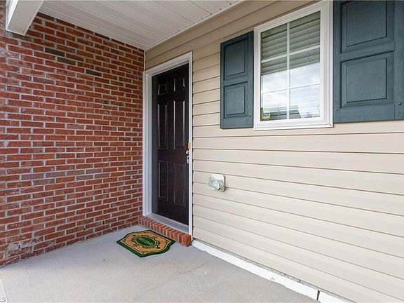 5th image of 336 Robyns Glen Cir