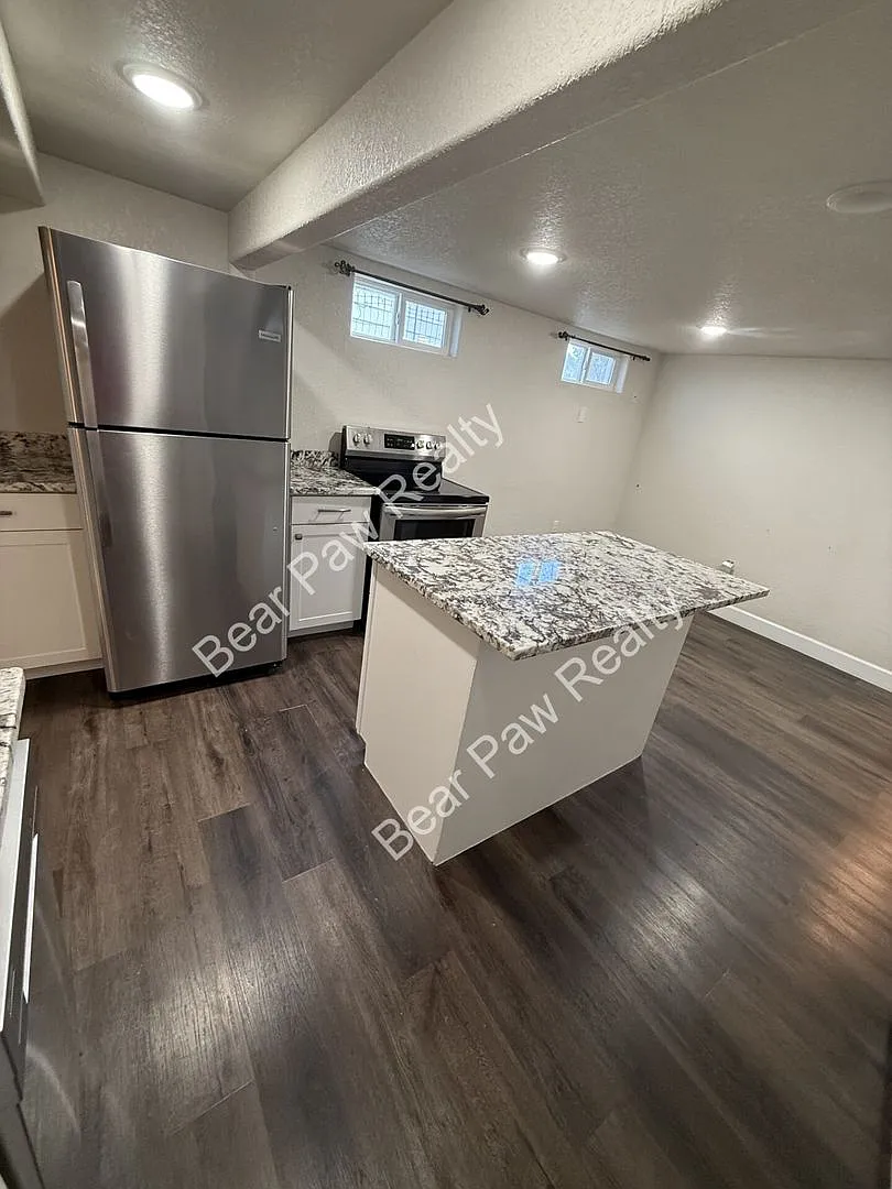 1820 E 21st St — Photo 2