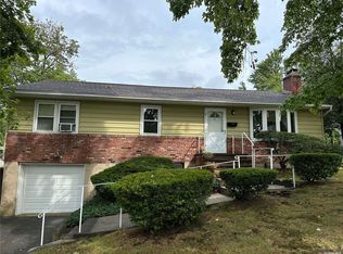 3 Compass Ct, Huntington, NY 11743