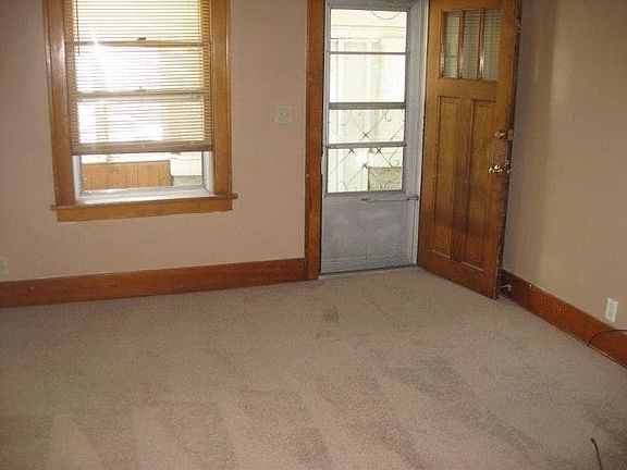 3rd image of 1016 New Hampshire St