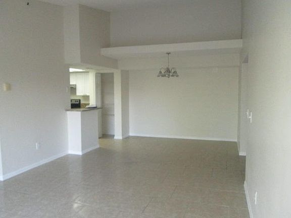 3rd image of 900 Crestwood Ct S APT 909