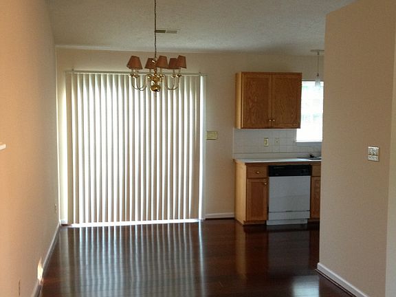 4th image of 827 Mercury St