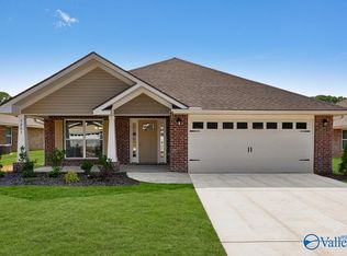 9203 Eagle Trace Dr SE, Owens Cross Roads, AL 35763