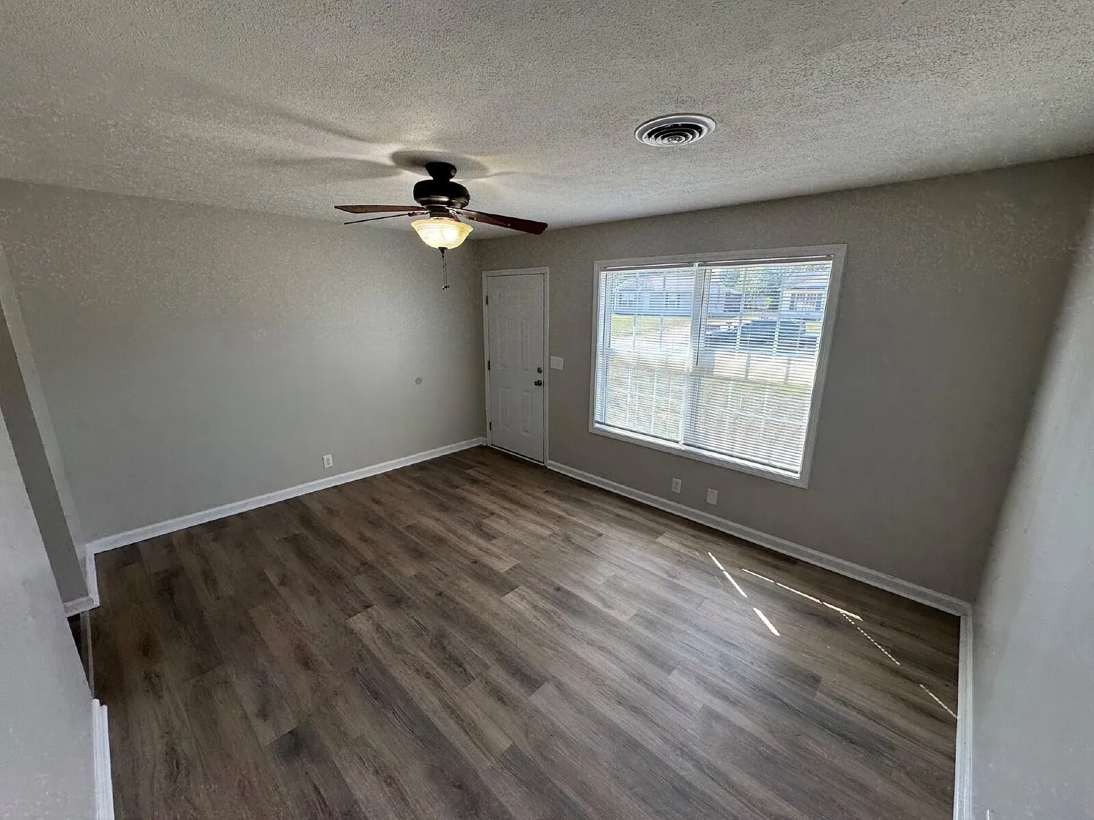 2 bed, 1.0 bath, 826 sqft, $1,095 — Photo 4