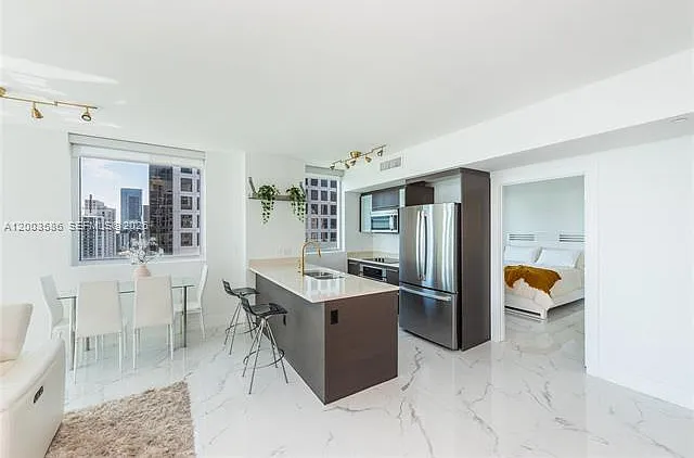 500 Brickell Ave — Photo 21