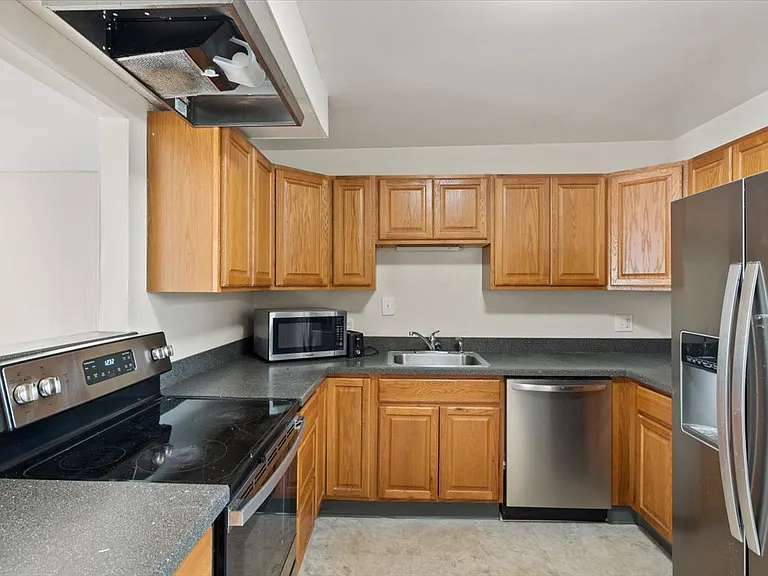 1701 Avenue C — Photo 5
