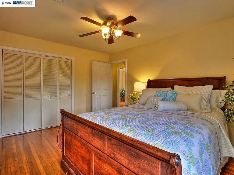 22215 Cameron St — Photo 12