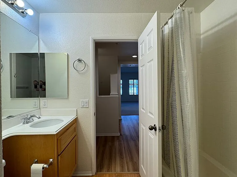 616 E Walnut St — Photo 22