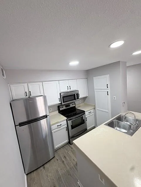 1 bed, 1.0 bath, 598 sqft, $995 — Photo 4