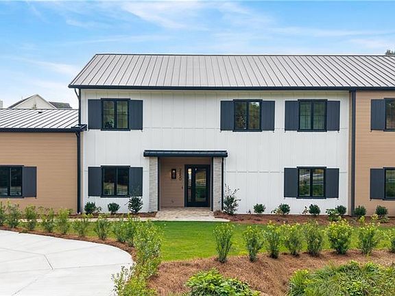 3rd image of 2650 Roswell Rd