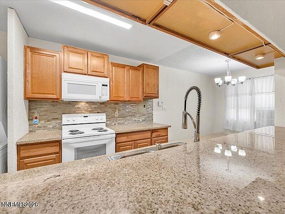 5th image of 820 Jamaica Ave APT 3