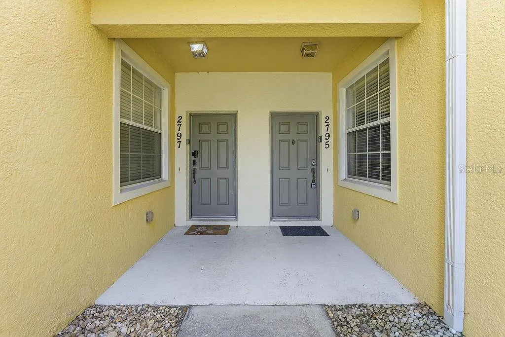 3 bed, 2.5 bath, 1808 sqft, $2,100 — Photo 3