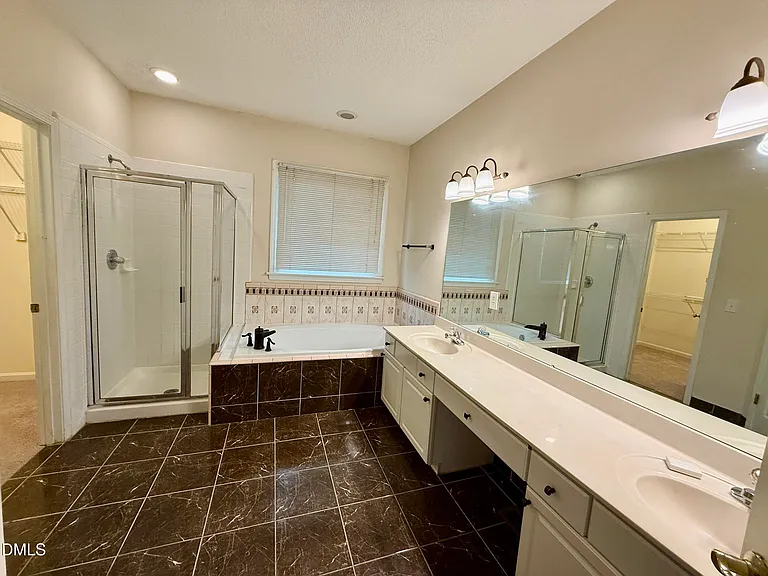 110 Palmer Meadow Ct — Photo 14