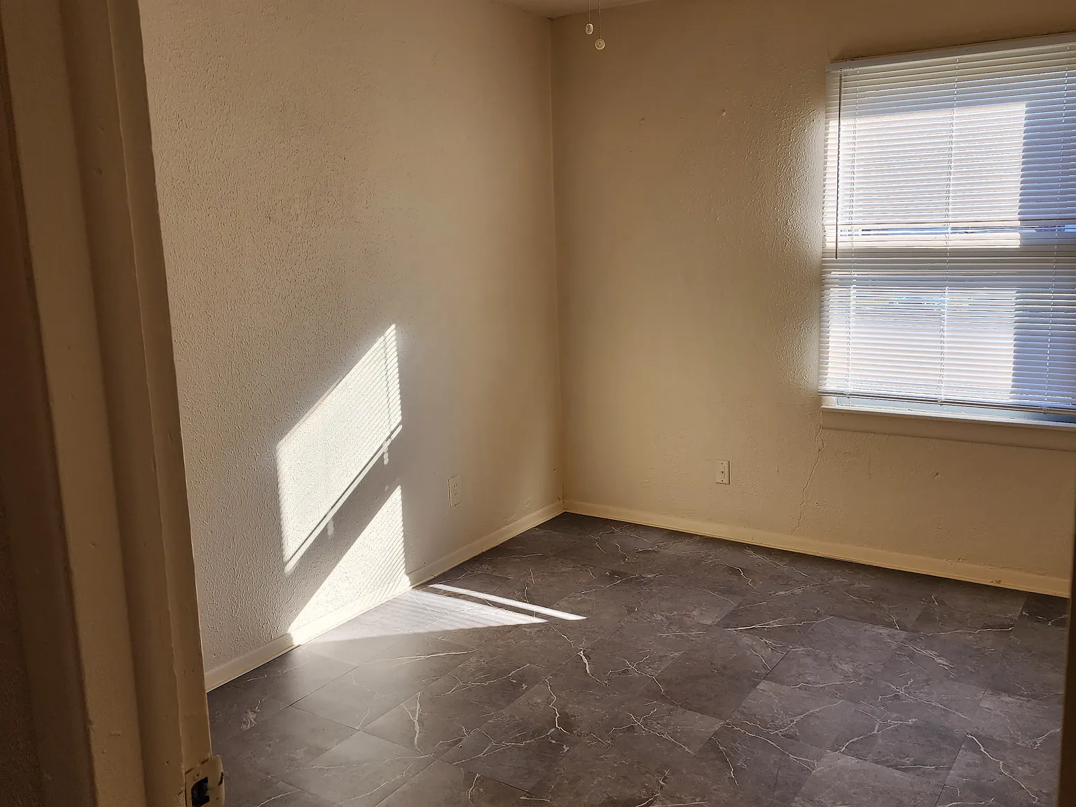 3 bed, 950 sqft, $950 — Photo 4