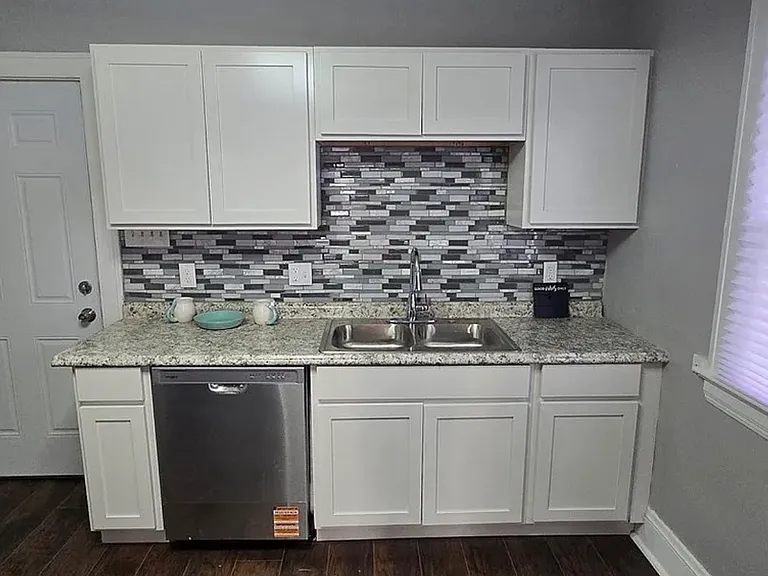 10909 Nelson Ave — Photo 6