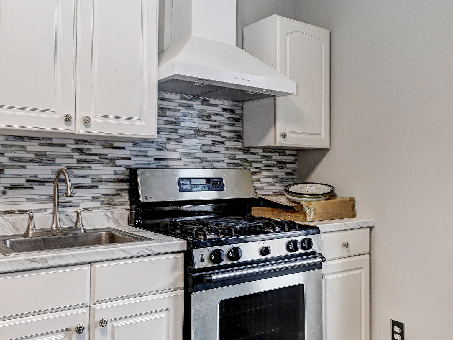 2 bed, 1280 sqft, $1,975 — Photo 4