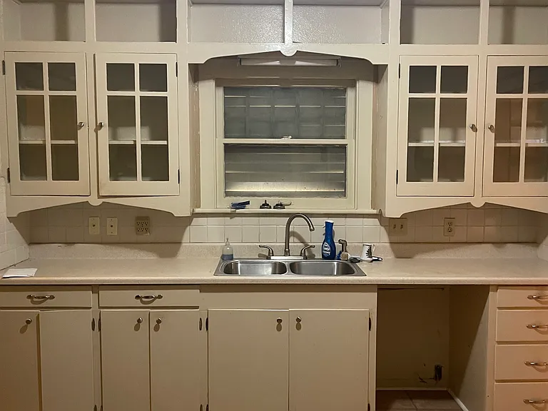 208 E Ligustrum Blvd — Photo 8