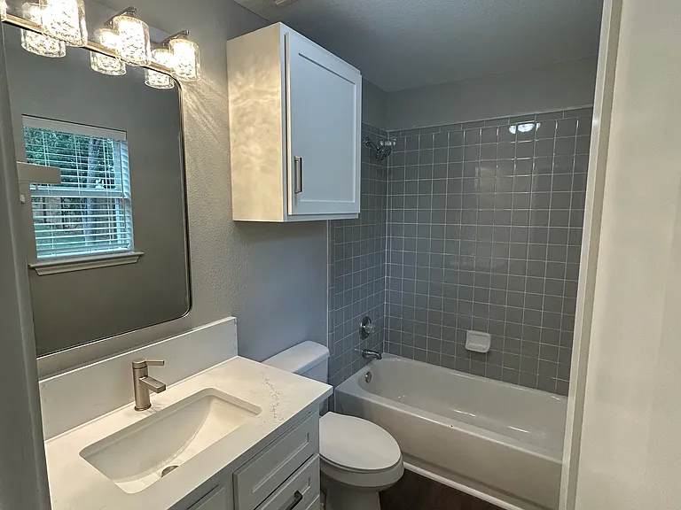 1008 N Bishop St — Photo 23