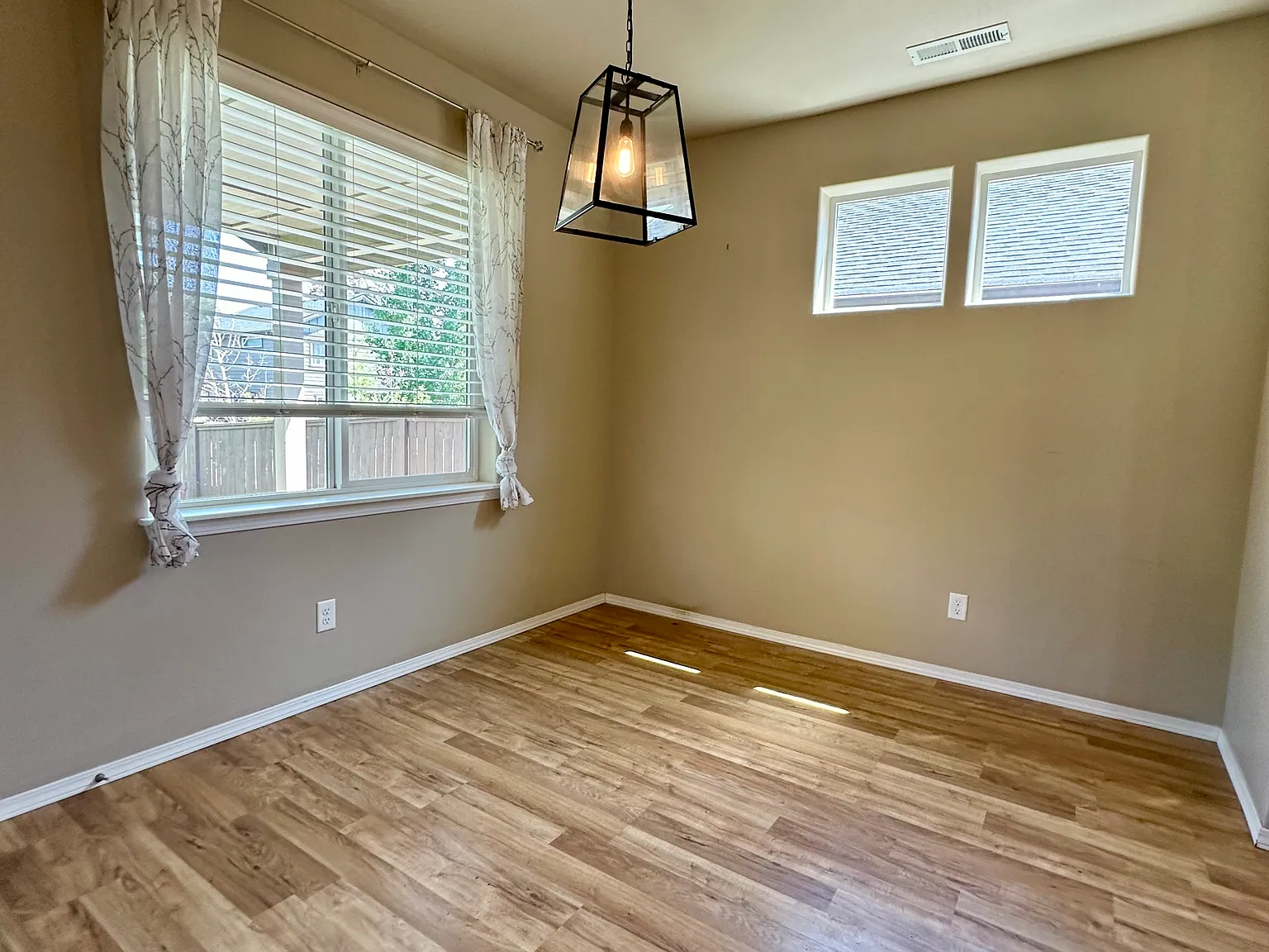 3 bed, 2.5 bath, 1743 sqft, $3,000 — Photo 4