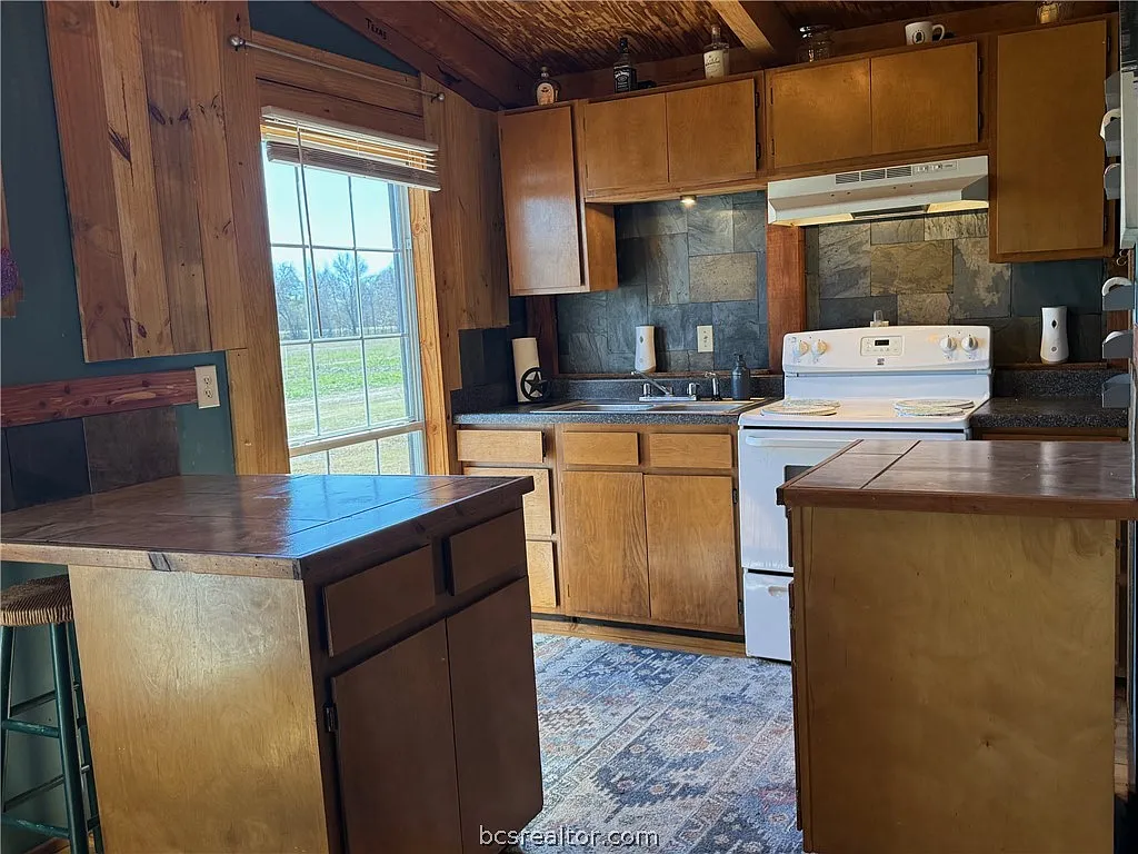 2 bed, 784 sqft, $1,295 — Photo 4