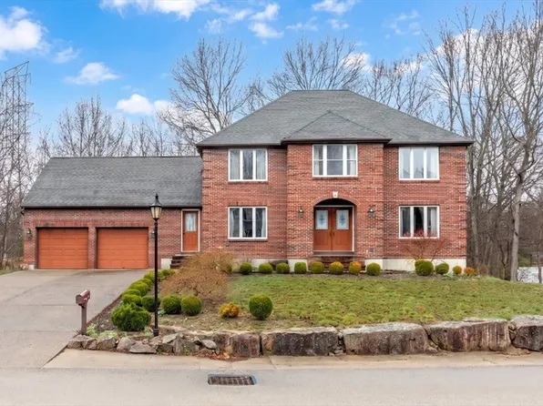 20 Teaberry Ln #1, Braintree, MA 02184