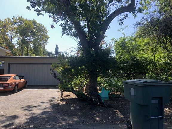 2nd image of 813 La Jennifer Way