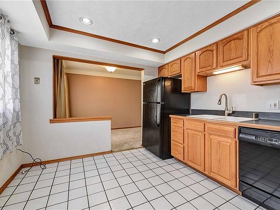 5th image of 10720 Sharon Dr